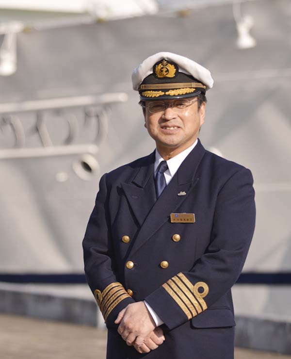 横浜クルーズ船「ロイヤルウイング」の船長